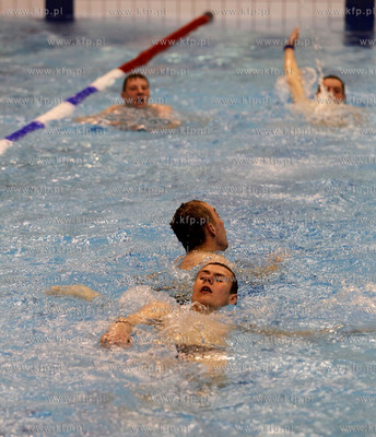 Szczecin. Nas basenie Floating Arena odbyla sie sztafeta...