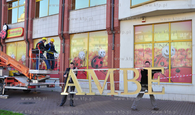 Gdansk. Zdjecie szyldu z budynku Artus Park przy ul...