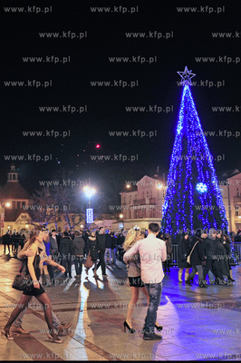 Sopot. Powitanie Nowego Roku na molo i Placu Przyjaciol...