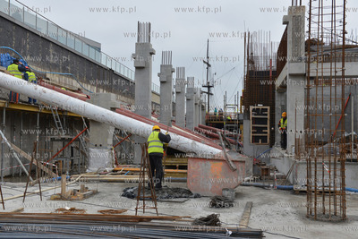 Gdynia. Na terenie sasiadujacym z apartamentowcem Sea...