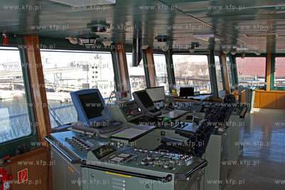 Kontenerowiec Zeglugi Gdanskiej Corina w porcie gdanskim....