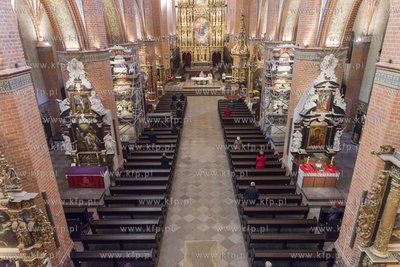 Pierwsza niedzielna msza swieta w Bazylice Katedralnej...