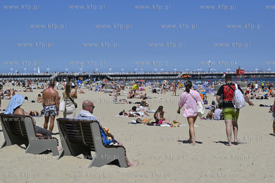 Sopot. Tlumy turystow w Sopocie. Nz. plaza. 08.07.2023...