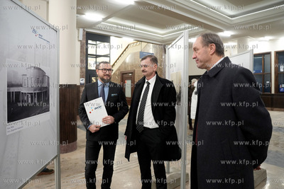 Dworzec Podmiejskie w Gdyni. Wystawa fotograficzna...