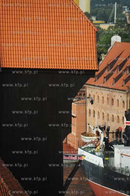 Gdansk. Pokazy CLIFF DIVINGU. Skoki z akrobacjami wykonywano...