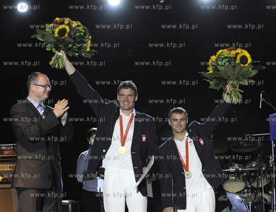 Gdansk. Hala AWFiS. Wladze Gdanska i uczelni uhonorowaly...