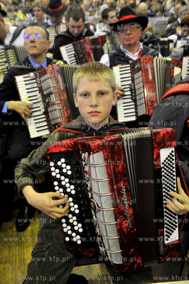 Kartuzy. Dzien Jednosci Kaszubow. Podczas uroczystosci...