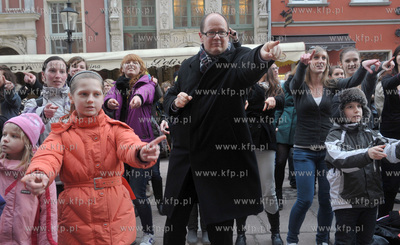 Na 100 dni przed rozpoczeciem Euro2012 na ulicy Dlugiej...