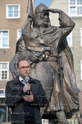 Uroczystosci rozpoczecia Dnia Kaszubskiego pod pomnikiem...