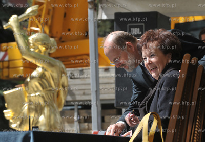 Uroczystosci symbolicznego umieszczenia aktu pamiatkowego...