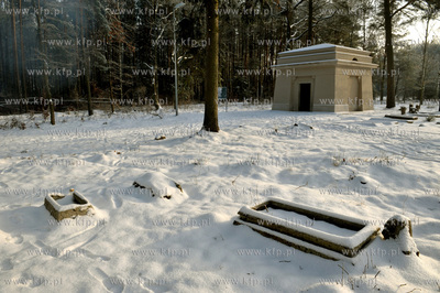 Odrestaurowany grobowiec Gralathow w Sulminie gmina...