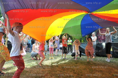 Gdansk Dolny Wrzeszcz. Festyn na placu Jozefa Wybickiego...