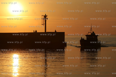 Zachod slonca w Ustce. 13.06.2006 fot. Krzysztof Mystkowski...