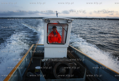 Zalew Wislany. Rybacy z Katow Rybackich Henryk Derkowski...