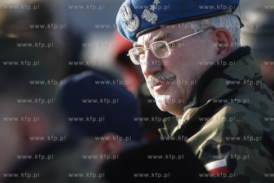 Gdynia Oksywie. Port Wojenny. ORP Bielik wraca z Morza...