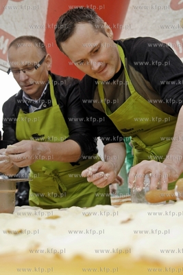 XI Gdanskie Swieto Pieroga na Targu Weglowym. Zawody...