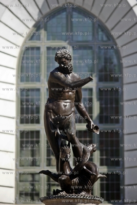 Fontanna Neptuna na Dlugim Targu w Gdansku. Neptun...