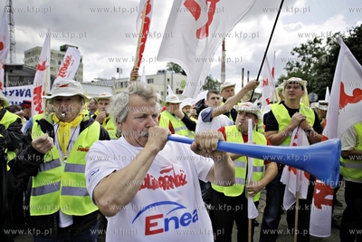Gdansk. Demonstracja pracownikow firmy energetycznej...