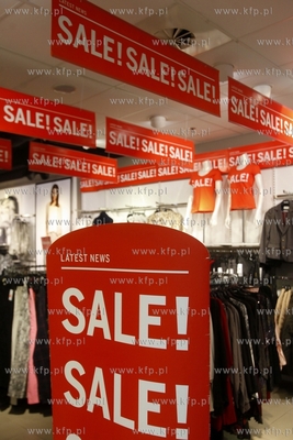 Poswiateczne wyprzedaze w Centrum Handlowym Manhattan...