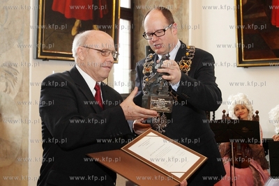 Gdansk. Ratusz Glownomiejski. Uroczystosc wreczenia...