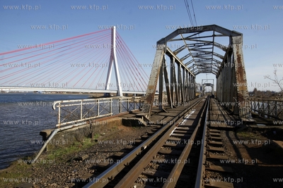 Most kolejowy nad Martwa Wisla w Gdansku.
02.04.2014
fot....