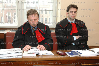 Rozpoczal sie proces w sprawie nielegalnych operacji...