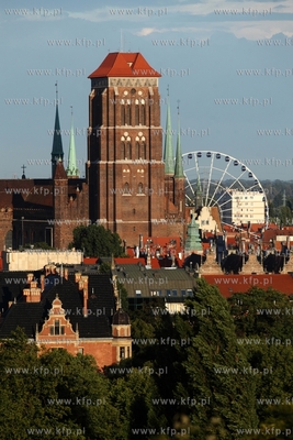 Gdansk widziany z Gory Gradowej. Nz. Kosciol Mariacki,...