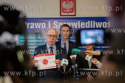 Gdańsk. Konferencja prasowa PiS z udziałem Kacpra...