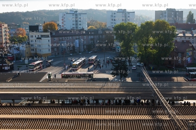 Gdańsk Wrzeszcz, widok z budynku Metropolia. Nz. Perony...