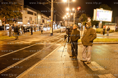 Gdansk - Wrzeszcz. Montaz kolejnych elementow estakady...