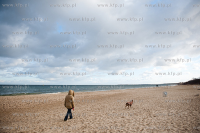 Plaza na granicy Gdanska i Sopotu w zimowe sloneczne...