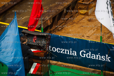 Stocznia Gdansk. Pochylnia B1. Wodowanie promu pasazersko...