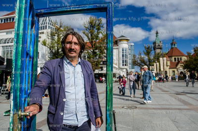 Plac Przyjaciół Sopotu. Przejście przez symboliczne...