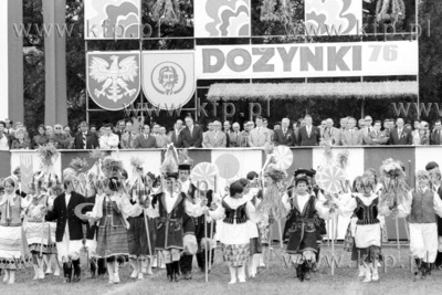 Dożynki w Skarszewach na Kociewiu. 
06.09.1976
2wrzesnia76_z.kosycarz_p11
Fot....