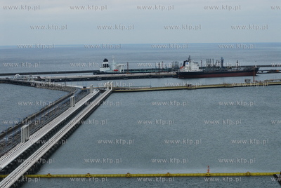 Port Polnocny, Gdansk. Zbiornikowiec Navigator przyplynal...