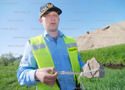 Nieznani sprawcy probowali utopic malego koziolka,...