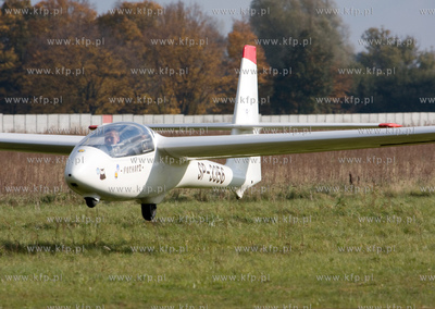 Pruszcz Gdanski, Aeroklub Gdanski Nz. SZD-50-3 Puchacz.
18.10.2008
Sebastian...