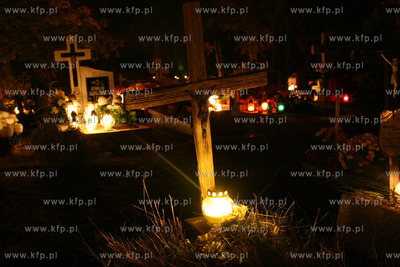 Swieto Wszystkich Swietych na cmetarzu w Kolobrzegu.
01.11.2008
Fot....