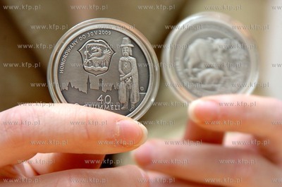 Miastko wypuscilo okazjonalna srebrna monete o nominale...