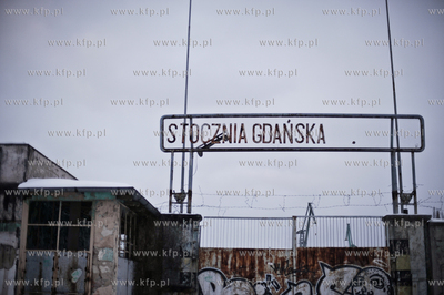 Zasniezone ulice Gdanska. Nz ogrodzenia przy wejsciu...