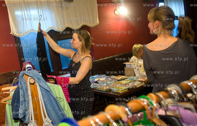 Kawiarnia Caffe Aniol w Gdyni. Wiosenny kiermasz "Kwiatki...