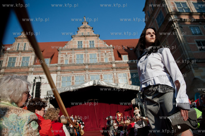 Gdansk. Swieto Miasta. Pokaz mody na Dlugim Targu,...