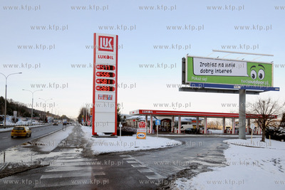 Stacja paliw LUKOIL  przy drodze krajowej nr 6 (ul....