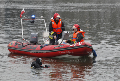 Szczecin. Akcja ratownicza polegajaca na poszukiwaniu...