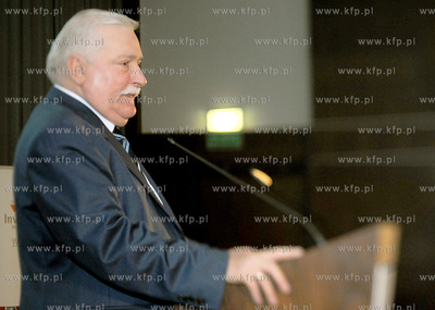 Prezydent Lech Walesa gosciem III Konferencji Zwiazku...