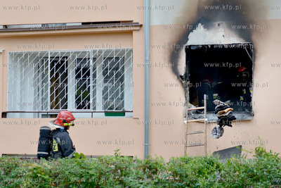 Pozar mieszkania polozonego na parterze budynku na...