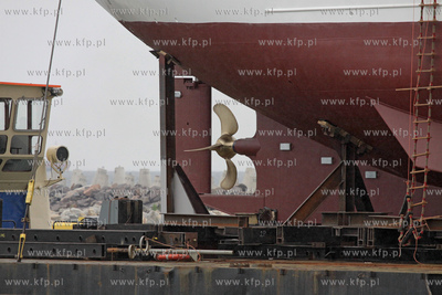 Transport kadluba do portu wewnetrzego w Gdansku szkolnego...