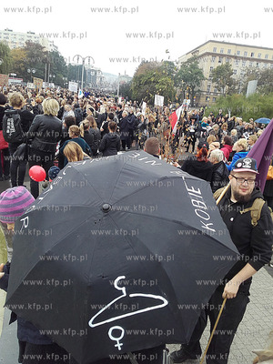 Ogólnopolski strajk kobiet w Gdyni na Skwerze Kościuszki....