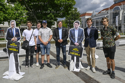Sopot. Plac Przyjaciol Sopotu.  Konferencja prasowa...