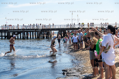 Wyścig pływacki dookoła mola w Sopocie. 20.07.2024....